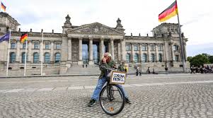 Flagge deutschlands) هو علم ثلاثي الألوان يتألف من ثلاثة أشرطة أفقية متساوية تعرض الألوان الوطنية لألمانيا: ØªØ³Ø¬ÙŠÙ„ 31 ÙˆÙØ§Ø© Ùˆ431 Ø¥ØµØ§Ø¨Ø© Ø¬Ø¯ÙŠØ¯Ø© Ø¨ÙƒÙˆØ±ÙˆÙ†Ø§ ÙÙŠ Ø£Ù„Ù…Ø§Ù†ÙŠØ§ Ø¹Ø§Ù„Ù… ÙˆØ§Ø­Ø¯ Ø®Ø§Ø±Ø¬ Ø§Ù„Ø­Ø¯ÙˆØ¯ Ø§Ù„Ø¨ÙŠØ§Ù†