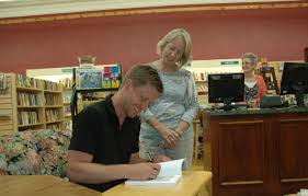 Book Signing At Paragraphs Bookstore In Mt Vernon Ohio Book Signing Bookstore Hometown