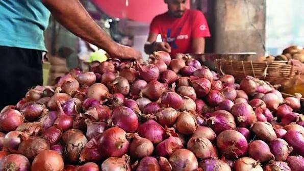 अहिल्यानगरमध्ये कांद्याचे भाव 55 रुपये किलोवरपरराज्यातून मागणी ; शेतकरी खुश, गृहिणींचे बजेट कोलमडले