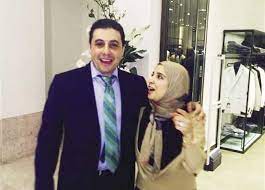 حنان ترك كشفت لأول مرة منذ فترة طويلة عن أحدث صورة لها مع زوجها، محمود مالك، حيث نشرت عبر خاصية القصص القصيرة صورة رومانسية تجمعها به، ظهر فيها وهو يحتضنها، من مكان قضائهما عطلتهما. Ø­Ù†Ø§Ù† ØªØ®Ø±Ø¬ Ù…Ù† Ø¹Ø²Ù„ØªÙ‡Ø§ ÙˆØªØ¯ÙŠÙ† Ù‚Ø±Ø§Ø± Ø§Ù„ØªØ­ÙØ¸ Ø¹Ù„Ù‰ Ø£Ù…ÙˆØ§Ù„ Ø²ÙˆØ¬Ù‡Ø§ Ø§Ù„Ù…ØµØ±ÙŠ Ø§Ù„ÙŠÙˆÙ…