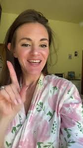 Beth Grace's Instagram, Twitter & Facebook