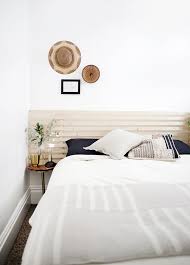 The intellibase wood slat metal platform bed frame has wooden slats that provide support to memory foam and innerspring mattresses. Diy Wood Slat Headboard The Merrythought Sovrum Inspiration Sovrumsinredning Inredning