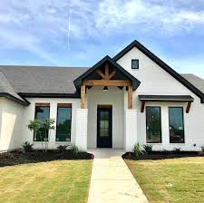 Black And White House Exterior Paint Modern Farmhouse Exterior Design Brick Exterior House Modern Farmhouse Exterior Exterior House Colors