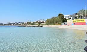 Proponiamo in affitto a torre vado per tutto l'anno e settimanalmente casa disposta su un'unico livello che comprende 5 posti letto 1 bagno cucina abitabile, giardino e posto auto, situata a 100 mt dal mare no spiaggia raggiungibile a km 1 dove si possono raggiungere vari. Case Vacanze Torre Vado Appartamenti Affitti A Torre Vado