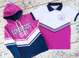 💣 💜 Combo BOMBA 💜💣 Esta campera y remera la rompen. Si sos #promo21 no  podés dejar de tener este diseño en cuenta para tu último año 😍