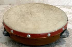 Sering kita mendengar alat musik ini mengklaim bahwa rebana berasal dari daerahnya, salah satunya provinsi sulawesi selatan ini. 23 Alat Musik Betawi Disertai Gambar Dan Penjelasan Lengkap