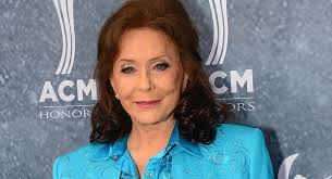 Loretta Lynn's Daughter Reveals the Special Gift She Gave Away Before She  Died