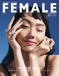 Here's How To Do A '90s-Themed Screening Party The Female Way