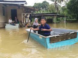 Setakat selasa, seramai 10,207 penduduk terjejas akibat banjir di kelantan manakala di terengganu, 4,919 sudah dipindahkan ke pusat penempatan sementara. 11 Pps Ditutup Di Terengganu