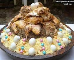 قصعة كسكسي مستغانمي جزائري اسمه الطعام بالمعمر Ydirouh Surt F Hamam L3rousa La Premiere Fois M En 3adt Ta3 Mostaganem Algerian Recipes Food Couscous