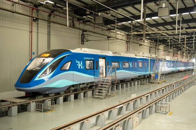CRRC preparing to launch world's first hydrogen-powered high-speed train | ROLLINGSTOCK