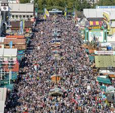 The horse race is no longer held, but the oktoberfest is still celebrated on the theresienwiese in munich. Oktoberfest 2018 Munchen Steht Kopf So Lief Das Erste Wochenende Auf Der Wiesn Welt