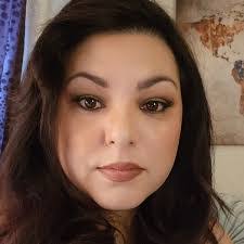 Shana Oh's Instagram, Twitter & Facebook