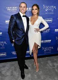 Jennifer Lopez And Casper Smart Break Up Look Back At Their Cutest Couple Moments Jennifer Lopez Jennifer Lopez News Celebs