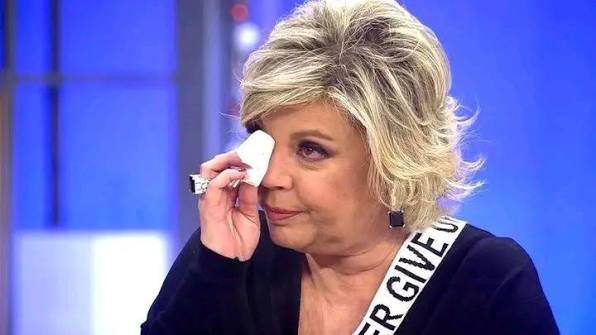 🔴 Dura despedida hoy en #DeLunesAViernes tras la muerte de un rostro de # Telecinco, que rompe a Terelu Campos en directo