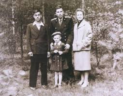 Александр лукашенко в молодости в годы службы. Aleksandr Lukashenko Biografiya Foto Lichnaya Zhizn Prezidenta Biography Life