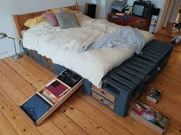Bett 160cm Paletten Diy Stauraumbett Schubladen Palettenbett In Berlin Prenzlauer Berg Palettenbett Bett Aus Paletten Bett Mit Schubladen Lf 140 x 200 cm aus massiver kiefer geschliffene oberfläche in natur, gelaugt und weiß erhältlich matratze ist zubehör. bett 160cm paletten diy stauraumbett