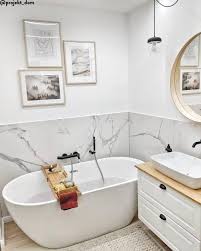 Anche io pensavo fossero la stessa cosa invece proprio questa mattina alla mia parrucchiera mi ha spiegato che il bagno di colore è una tinta leggera ma pur sempre una tinta invece il riflessante è una colorazione a base di acqua che va via in pochissimo tempo circa 3 lavaggi. Come Arredare Un Bagno Piccolo Westwing Idee Vasca Da Bagno Idee Bagno Piccolo Arredamento Piccolo Bagno