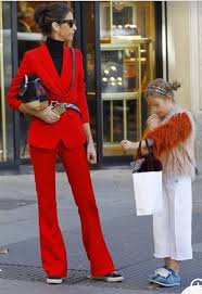 Lady In Red Stylish Mum Ines Domecq Source Vanitatis Estilismos Inspirados Mejor Vestido Estilo Chic