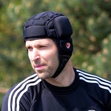 Petr Cech leaves Atletico match with injury
