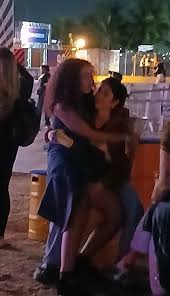 Joana de Renascer é vista aos beijos com Chandelly Braz, ex de Humberto  Carrão, em show no Rio