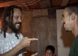 Gabriel O Pensador Da R 10 Mil A Catador Que Devolveu Dinheiro Achado No Lixo Viver Diario De Pernambuco