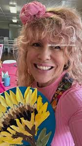 This most gorgeous group of ladies are my St George ‘regulars’ who  faithfully come along to my ARTrageous Paint & Sips. Of course I was  delighted they also came to ‘3D FL🌻WERS’. We laughed and laughed ...