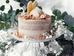 Le Lapin Blanc Layer Cake Vanille Chocolat Blanc Chocolat Blanc Nourriture De Paques Layer Cake