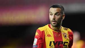 Que sobresale mucho en alguna actividad y es muy estimado. Besiktas In Transfer Listesine Girdi Roberto Insigne Fotomac