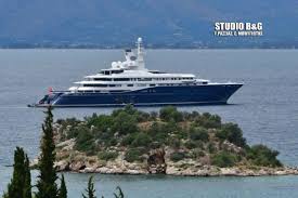 Ο λόγος την «al mirqab» που ανήκει στον 57χρονο άραβα σεϊχη. Sto Nayplio H Yperpolytelhs 8alamhgos Toy Seixh Toy Katar Photos Video To Pontiki