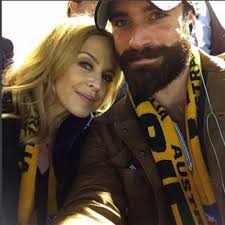 Joshua Sasse, el novio rapsoda de Kylie Minogue