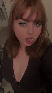 Hey girlies I just got out of a long relationship and realized I have no  friends I am lookin for a bestie I am 420 friendly I have a car too😂 I