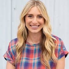 Jasmine Roth's Instagram, Twitter & Facebook