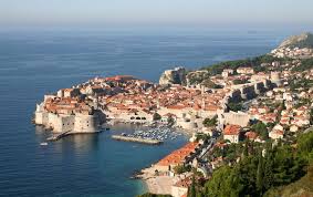 Dubrovnik es una apuesta segura para visitar, pero otra ciudad que merece la pena conocer es zagreb, la capital y mayor ciudad del país ubicada en la región de croacia central. Capital De Croacia Lugares De Interes Turisticos De Zagreb