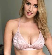 Laura Brioschi - Plus-Size Models - Curvage