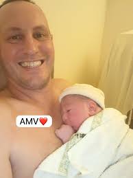 Carnet Rose.🚀🚀🚀 Prince Matis est là depuis aujourd'hui 16 h 45, les yeux  ouverts. Maman et Bébé se portent bien et Papa est heureux et fier de vivre  ce moment merveilleux avec