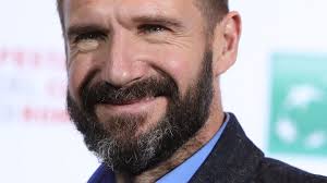 Sportlich: Ralph Fiennes (62) überrascht mit krassem Sixpack