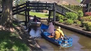 Welcome to the giethoorn google satellite map! Dutch Venice Bolsters Its Bridges Bbc News