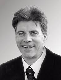 Mitglieder 2004 caps.indd