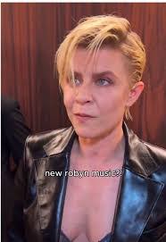 Robyn Bloom's Instagram, Twitter & Facebook