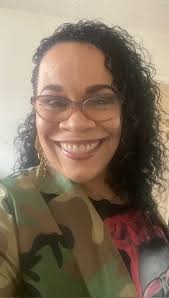 Denise Riggins's Instagram, Twitter & Facebook