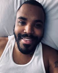 Hi guys, My name is Laura, I'm 30 and from Guadeloupe. I'm a Community  Manager and just started a buy and sell used cars business. What I expect  is 10X my life