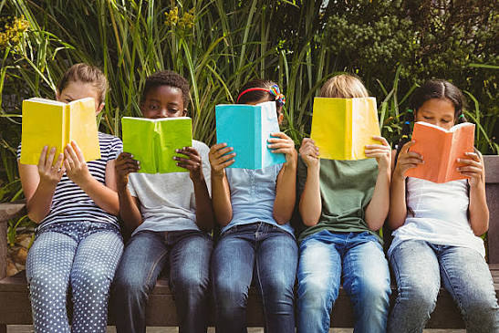 283,600+ Children Reading Stock Photos, Pictures & Royalty ...