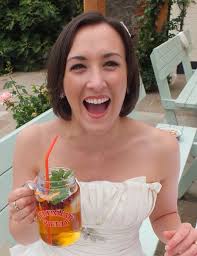 Some, like pansies, however, you can eat whole. Inspiration For Edible Flower Decorated Wedding Cocktails And Drinks To Delight Your Guests From Maddocks Farm Organics The Natural Wedding Company The Natural Wedding Company