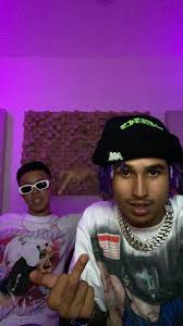 Ontem, 17/04, representantes da hash invadiram a casa onde nossos artistas @seuteto e @hotwiu30 estavam com seus amigos. Pin De Gangster Girl Em Artistas Que Eu Gosto Cantores De Rap Maquina Do Tempo Cantores