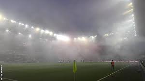 De belgische club royal sporting club anderlecht (rsc anderlecht) komt uit brussel en werd in anderlecht behoort tot de traditionele top drie van het land, samen met standard luik en club brugge. Standard Liege V Anderlecht Abandoned Because Of Flares Smoke Bbc Sport