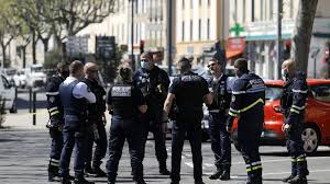 Possession of explosives and assault with a knife. Attaque Au Couteau A Romans Sur Isere Dossier France Bleu