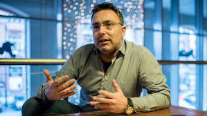 Televíziós műsorából közismertté vált kiskutyáját, karcsikát is magával hozta sváby andrás a wojtyla barátság központba, ahol borzák tibor újságíró faggatta a népkonyha „pódiumán. Gumicukor Eletem Bakija Svaby Andras Tv2 T Mondott Mikozben Az Atv N Konferalt Velvet