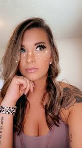 Toni Grove's Instagram, Twitter & Facebook