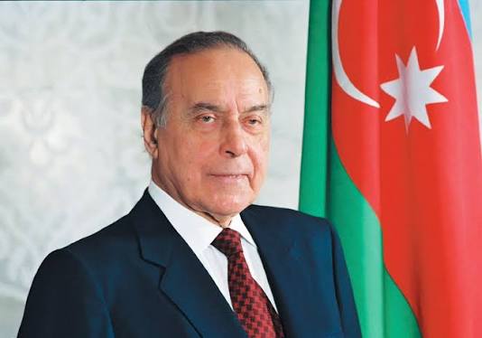Can #Azerbaycan'ın Umummillî Lideri Haydar Aliyev'i vefatının 21. yılında rahmetle anıyorum. Mekânı Cennet olsun. 

                        
                        <div class=